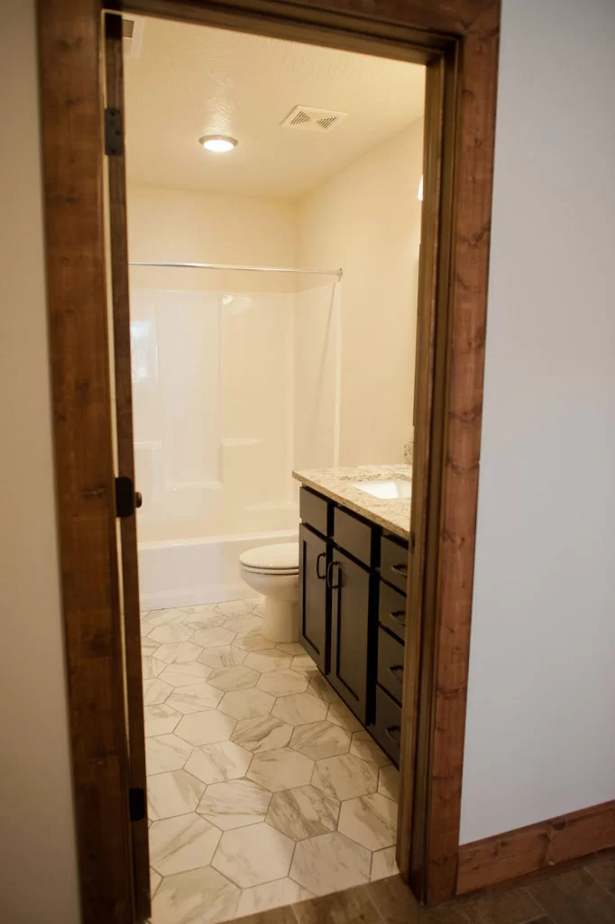 SLApts_032-biscuit-west