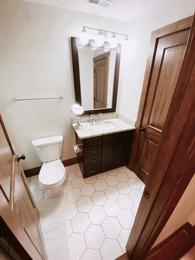 L10-MASTER BATHROOM
